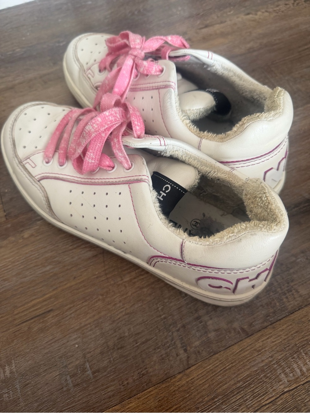 CHANEL White Sneakers with Pink Laces